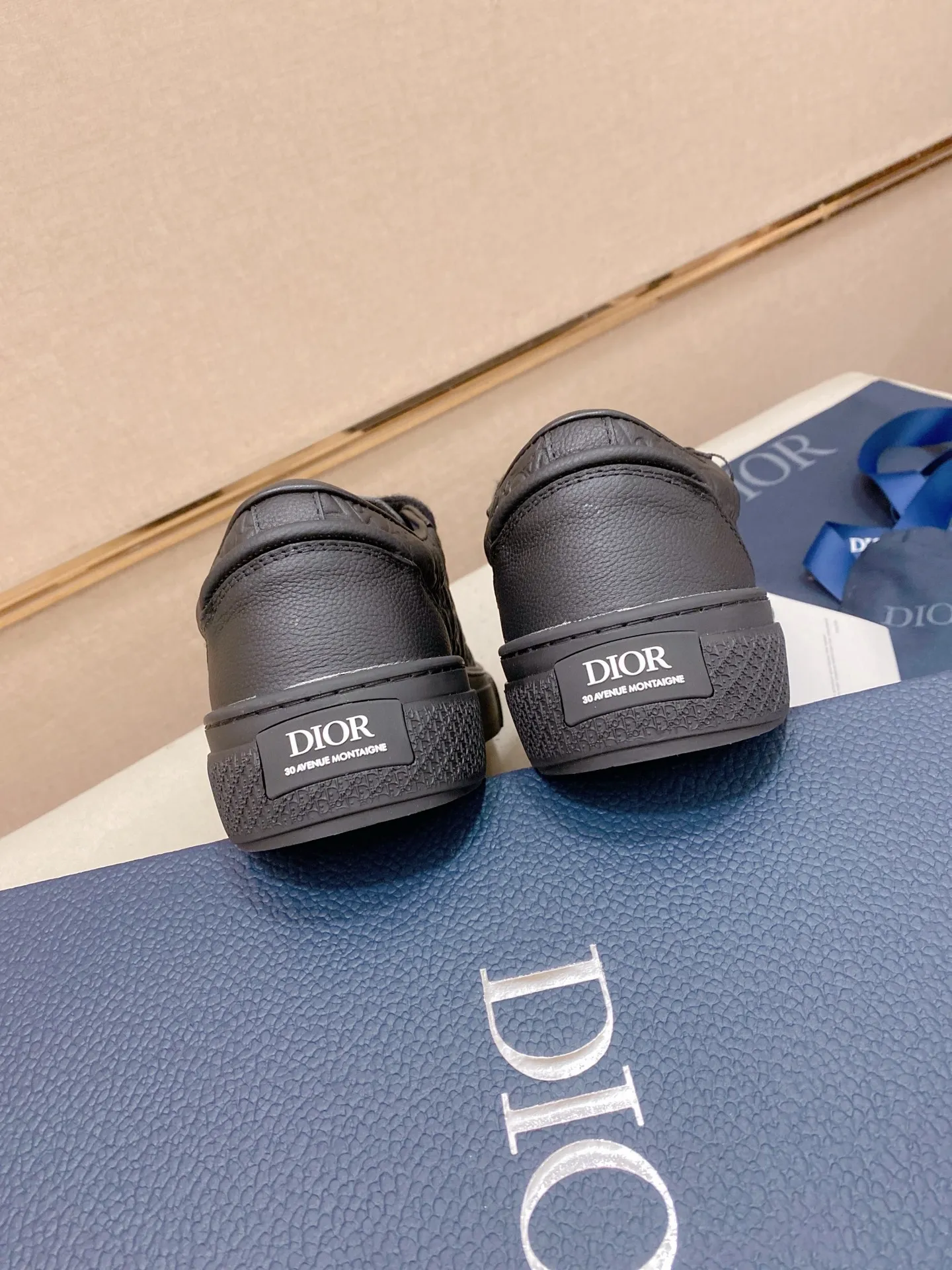 Factory price: 300 Men's shoes 💰[Dior·Dior] Top 🔍Couple style 💏🔍New casual sports style couple shoes, new four-season design, perfect workmanship, lace-up lazy style to create cabinet quality, upper: imported first-layer cowhide, sheepskin lining is soft and comfortable, ultra-light TPU wear-resistant outsole, simple, versatile fashion men's shoes, excellent color code number 35--44